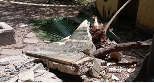 3 Students Injured as Wall Collapses